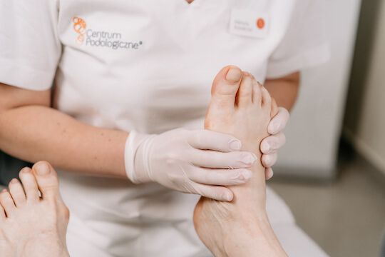 Jak skutecznie leczyć wrastające paznokcie u stóp